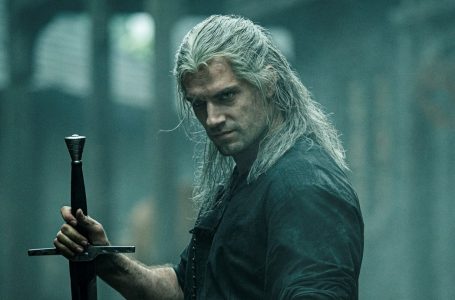 Henry Cavill Tosses Coin To A Witcher – Actor Shows Off Season 2 Wrap Gift