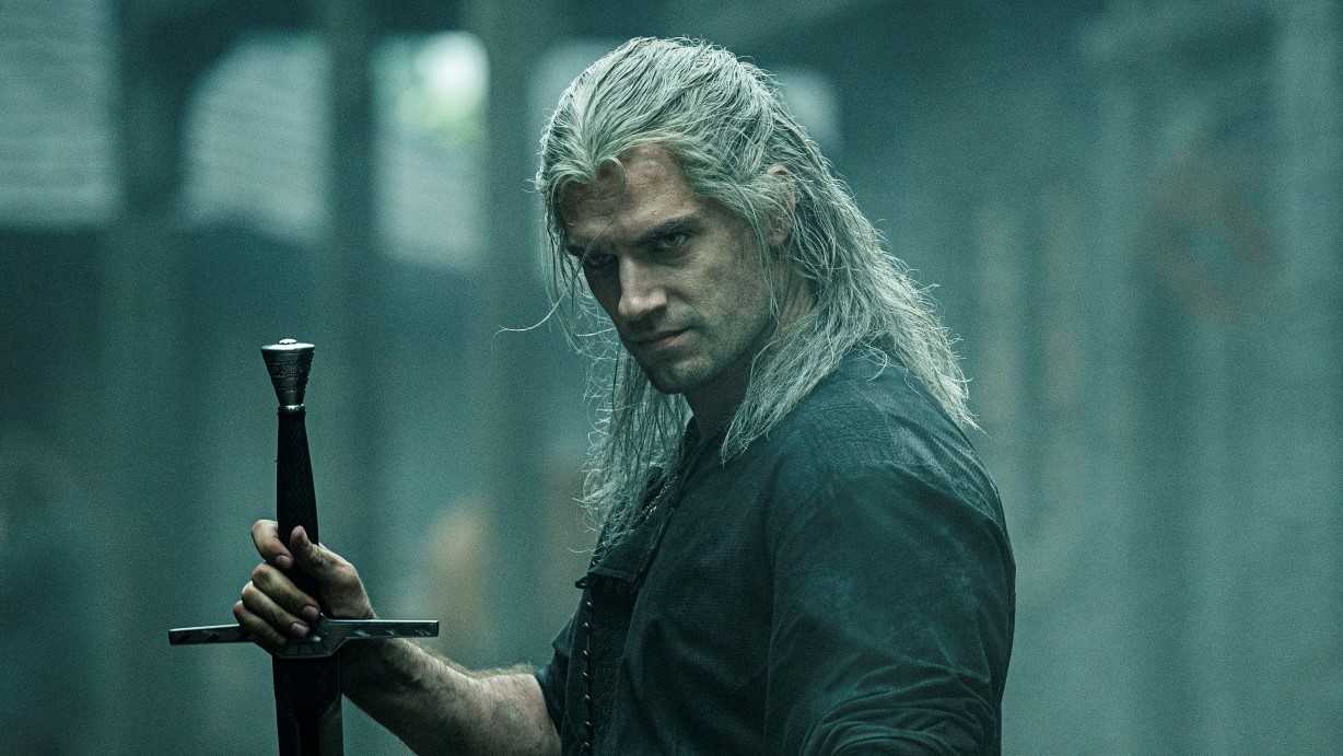 Henry Cavill Tosses Coin To A Witcher – Actor Shows Off Season 2 Wrap Gift