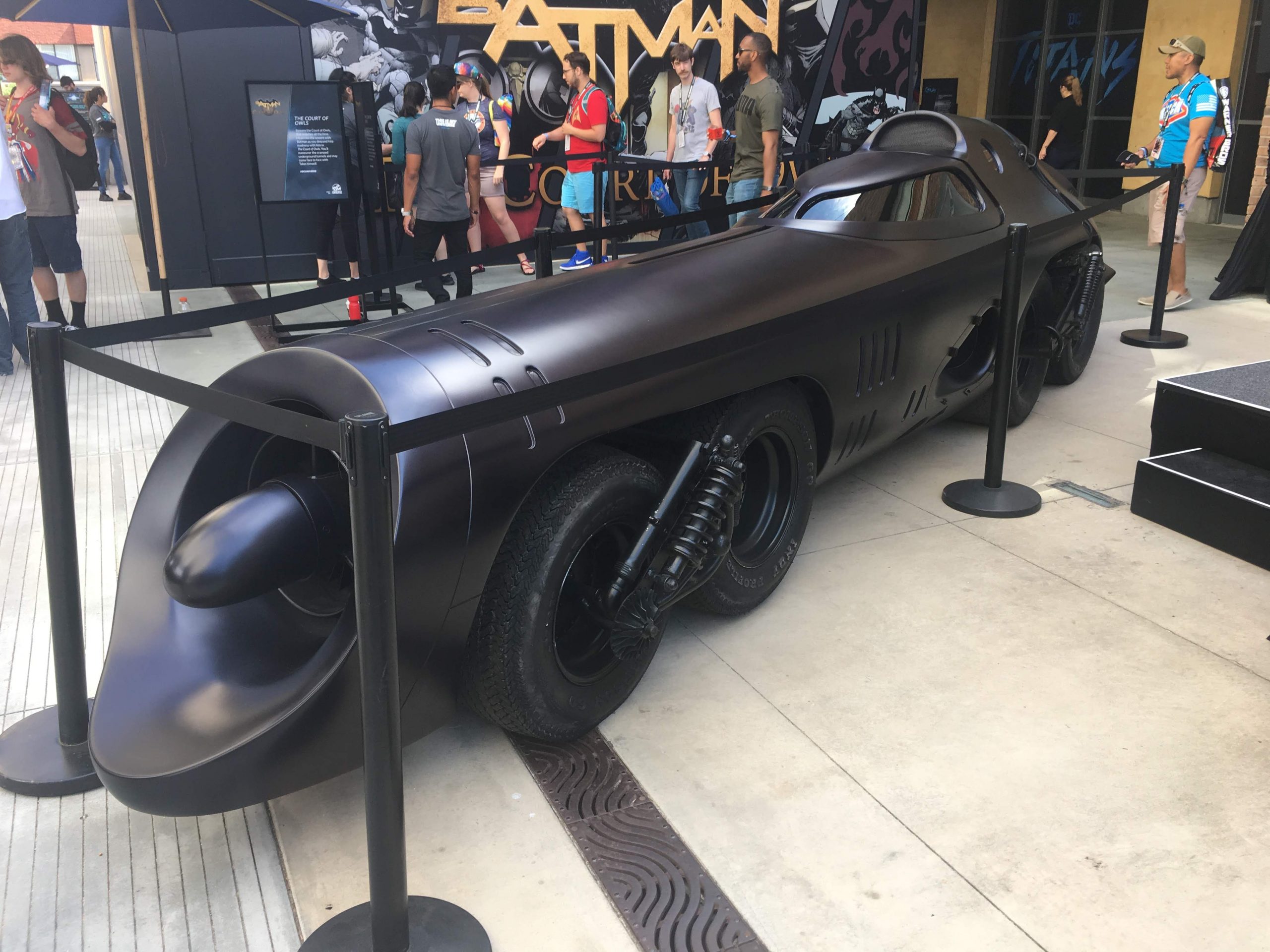 Fans Think Keaton’s Old Batmobile Is Back For The Flash But The Evidence Is Sketchy