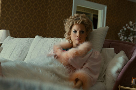 Jessica Chastain on Her Transformation in The Eyes of Tammy Faye [Exclusive Interview]