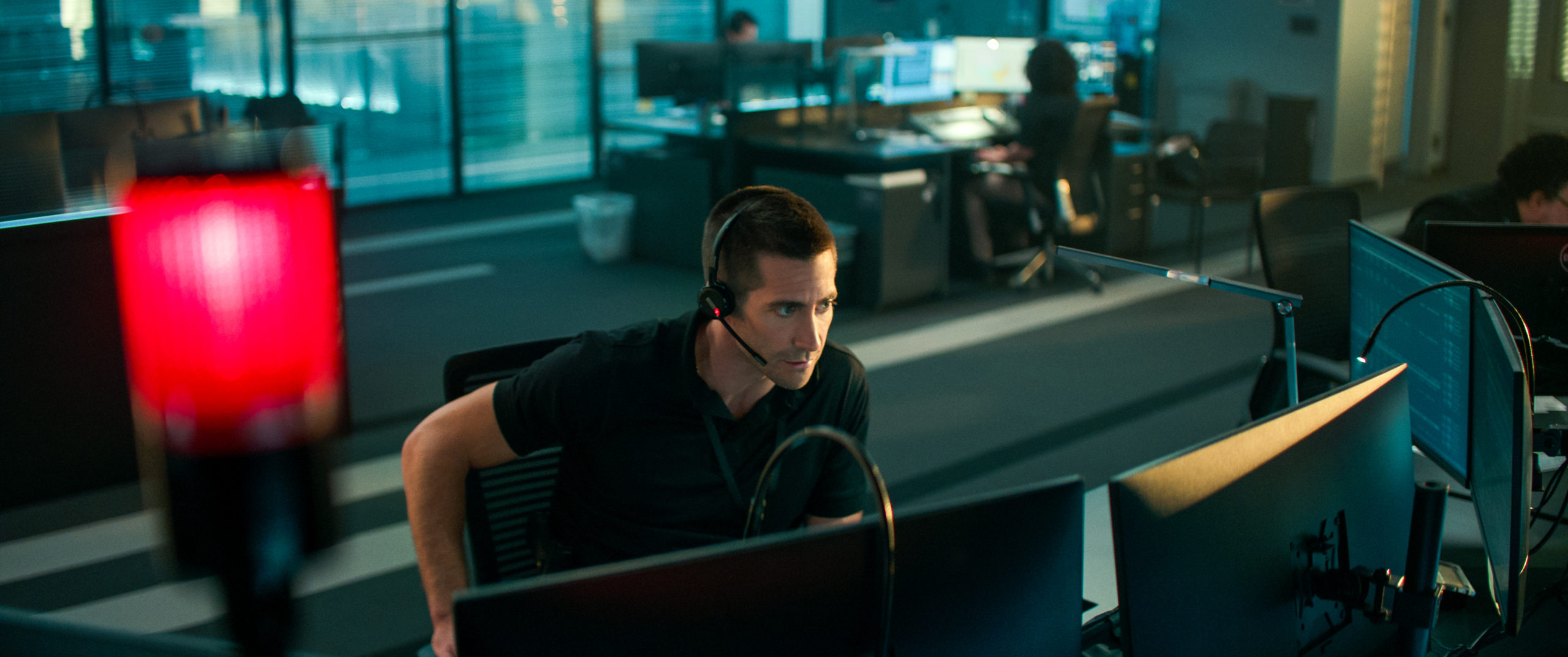 The Guilty Trailer Has Jake Gyllenhaal Fielding 911 Dispatch Calls