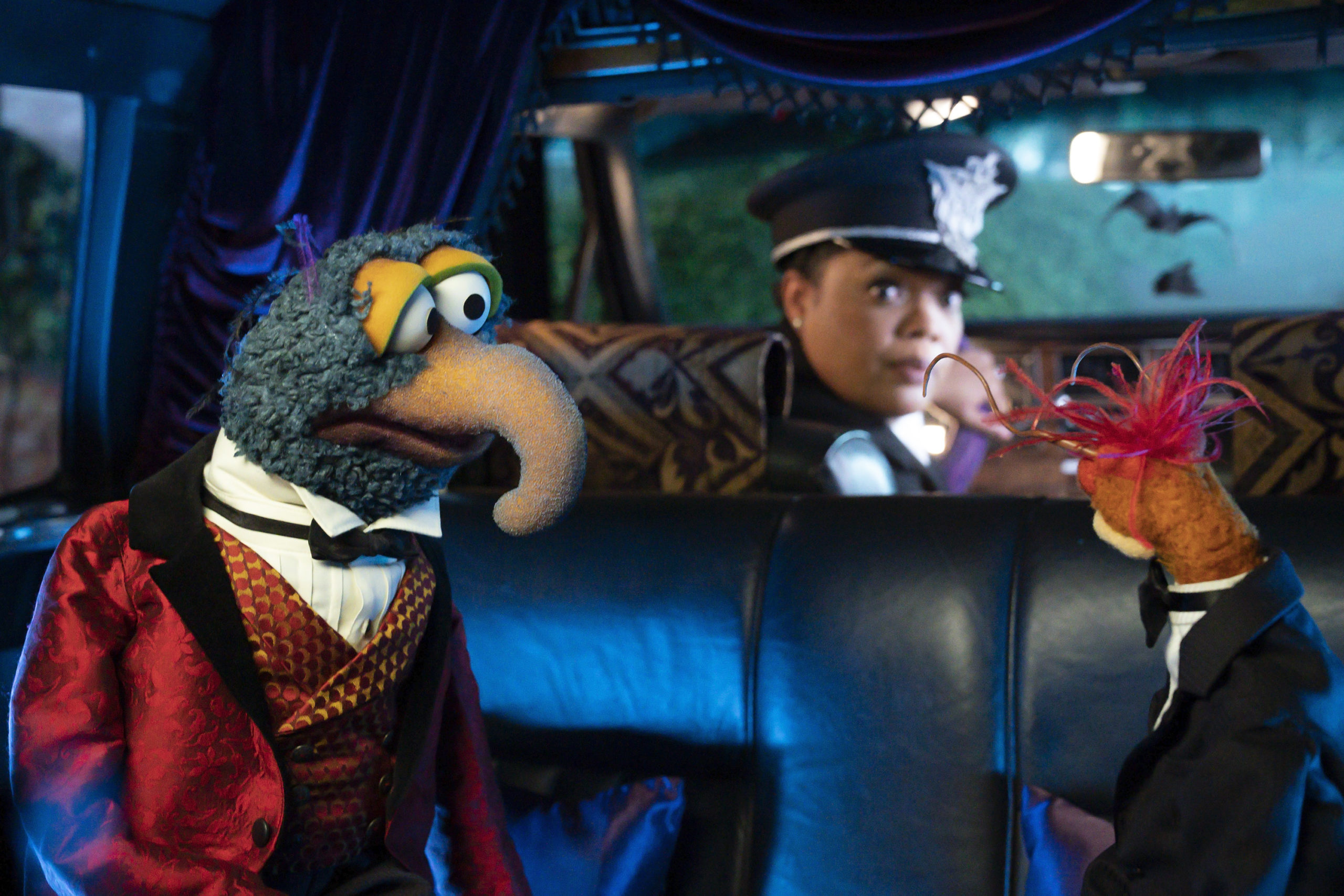 Gonzo and Yvette Nicole Brown in Muppets Haunted Mansion