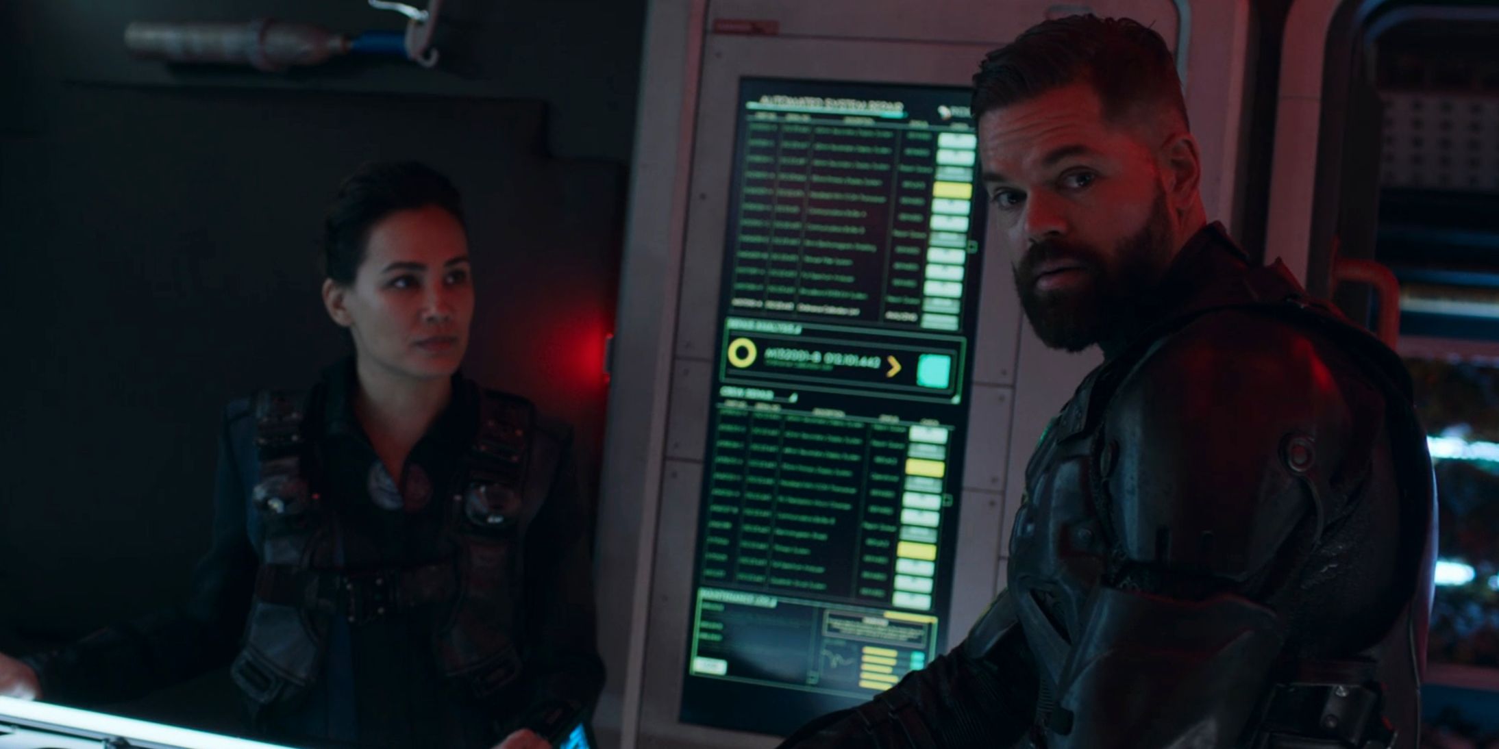 Nadine Nicole and Wes Chatham in The Expanse