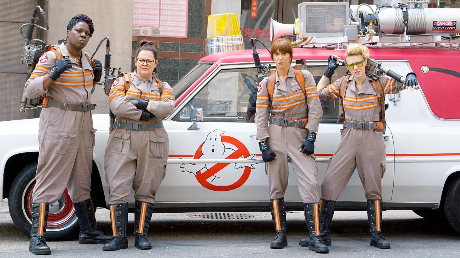 Original Ghostbusters star Dan Aykroyd reflects on Paul Feig's 2016 reboot starring Melissa McCarthy and Leslie Jones.