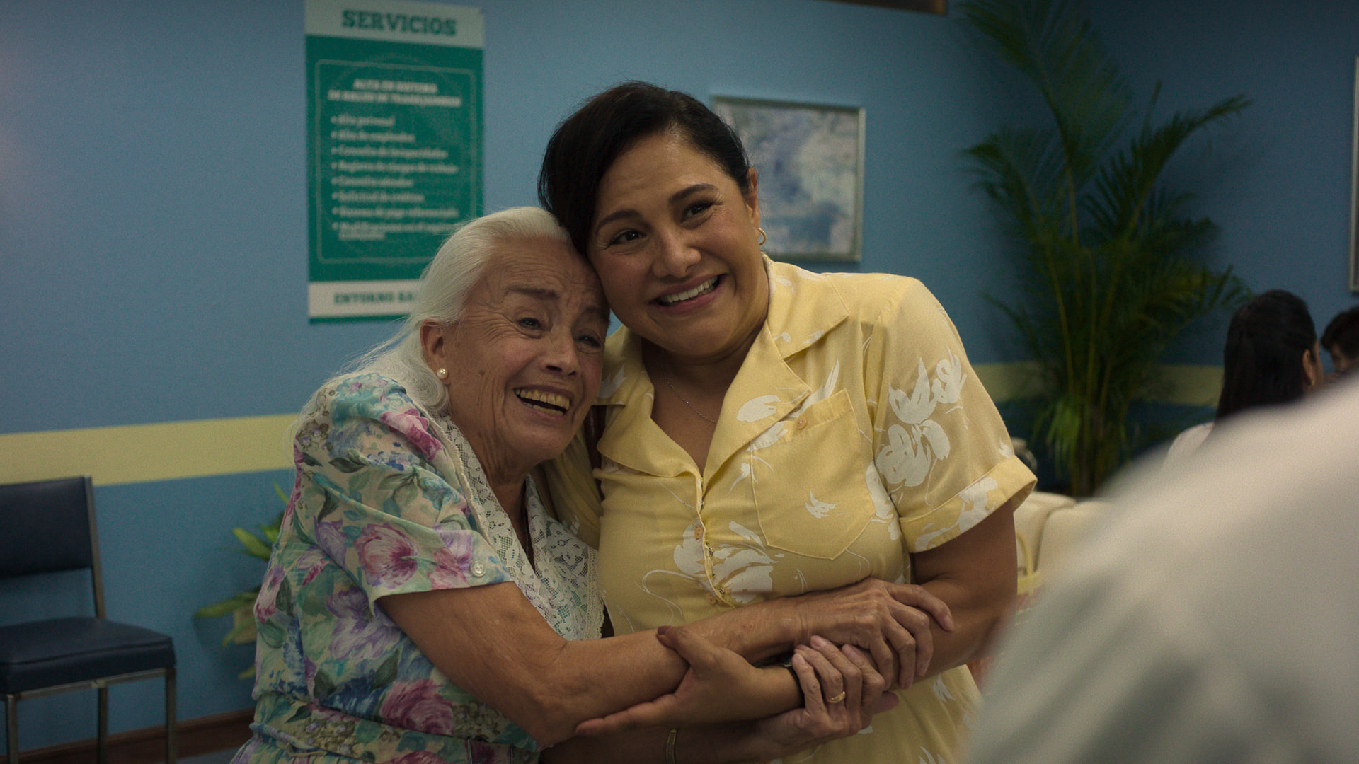 Nora (Bauche) and Dona Rosita (Evangelina Martinez) in Acapulco